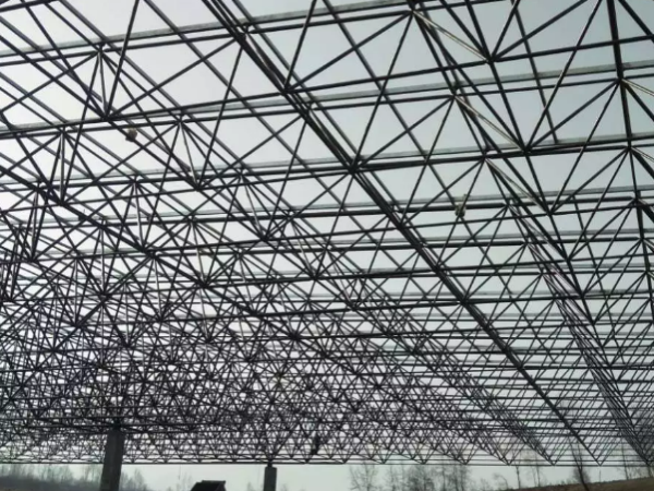 渝中螺栓球网架