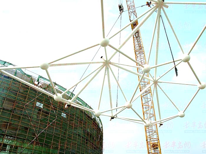 渝中体育馆网架安装